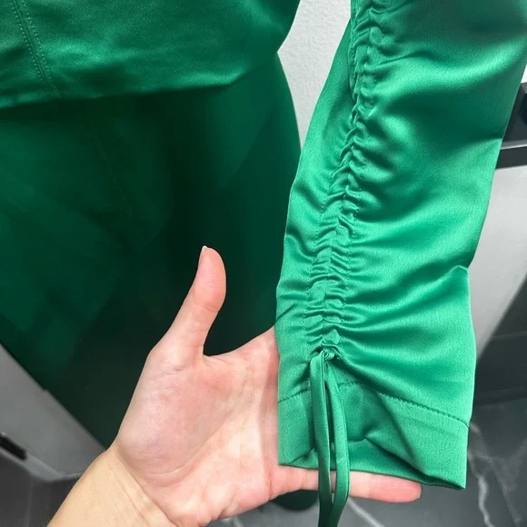 NWT Green Satin Long Sleeve Open Back Gown - Picture 6 of 8